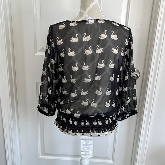 Vero Moda 1/4 button sheer blouse size medium - Picture 3 of 3